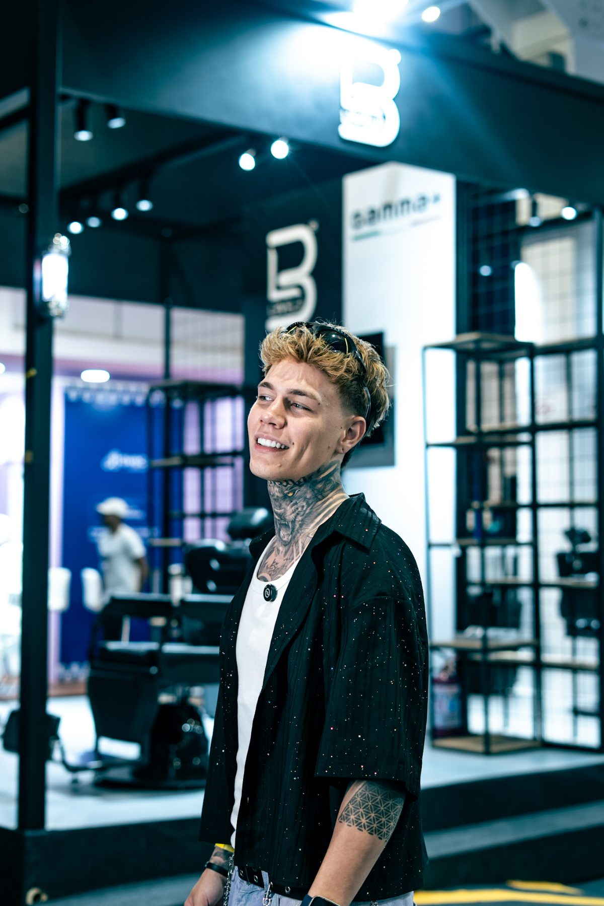 Kauã Hausman em evento de barbearia